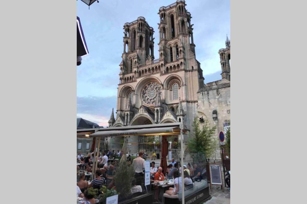 Laon :   Suite privée au pied de la Cathédrale  Exterior foto