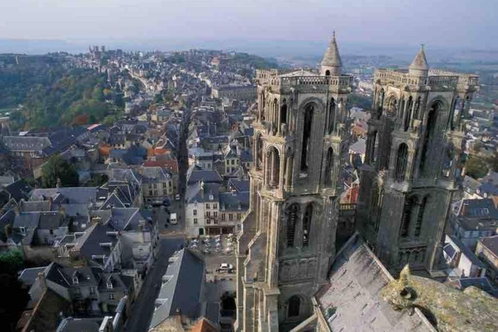 Laon :   Suite privée au pied de la Cathédrale  Exterior foto