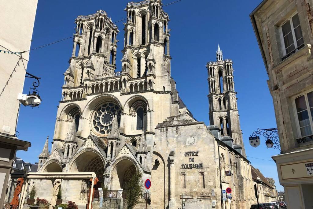 Laon :   Suite privée au pied de la Cathédrale  Exterior foto