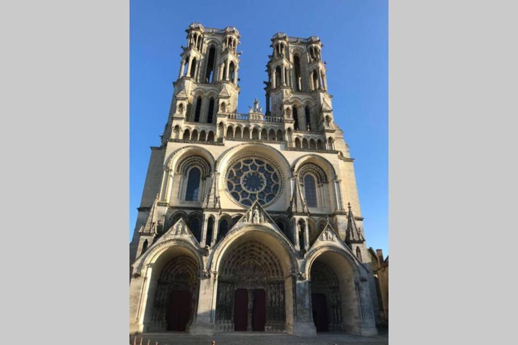 Laon :   Suite privée au pied de la Cathédrale  Exterior foto