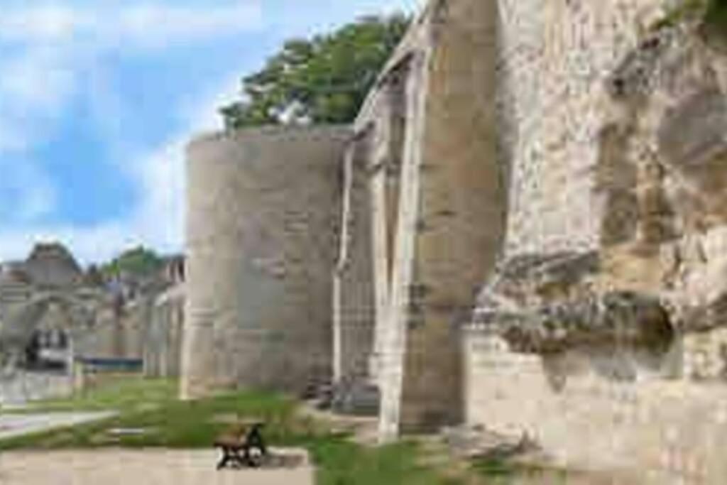 Laon :   Suite privée au pied de la Cathédrale  Exterior foto