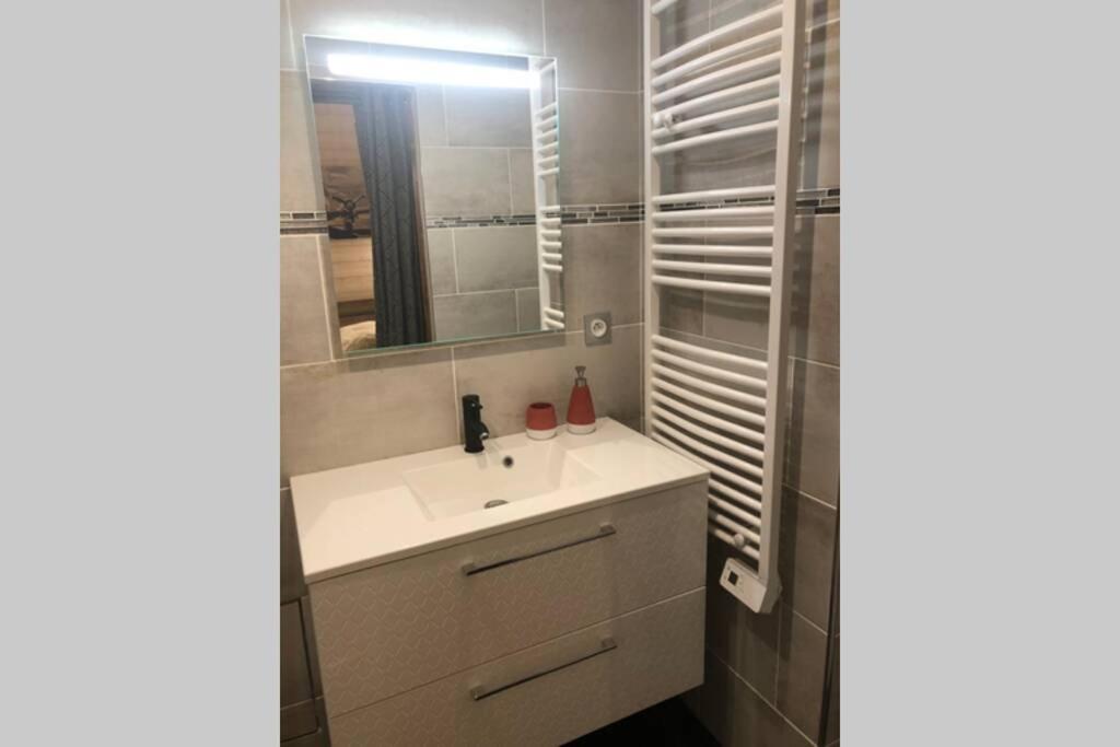 Laon :   Suite privée au pied de la Cathédrale  Exterior foto